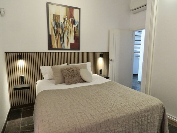 4 Schlafzimmer, Zimmersafe, Schreibtisch, Bügeleisen/Bügelbrett