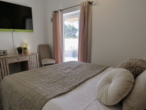 4 bedrooms, in-room safe, desk, iron/ironing board - ****NEW Villa  Arum - with private pool (Campo Internacional)