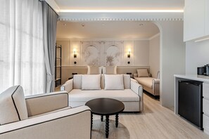 小型套房 | 免费迷你吧物品、办公桌、免费婴儿床、折叠床/加床（额外收费）