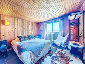 1 bedroom, travel crib, free WiFi, bed sheets