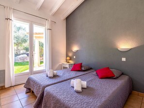 3 室のベッドルーム、旅行用ベビーベッド、WiFi、ベッドシーツ