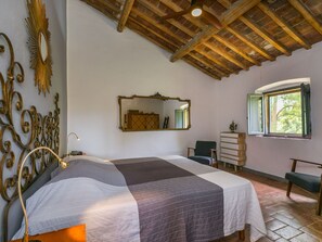 2 bedrooms, iron/ironing board, travel cot, free WiFi