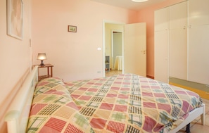 3 bedrooms, travel crib, free WiFi, bed sheets - 3 bedroom cozy home in Ragusa (Ragusa)