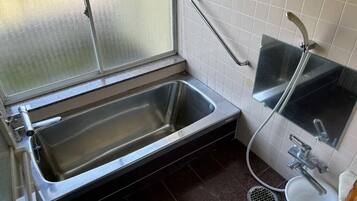 Articles de toilette écologiques, sèche-cheveux, bidet