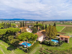 Exterior - Wonderful private villa for 33 guests with private pool, WIFI, TV, patio and pets allowed (San Miniato)