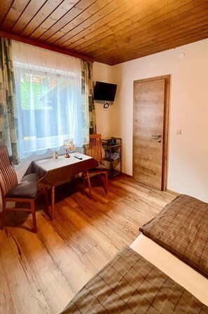 5 عدّة غرف نوم وسرير سفر وواي فاي مجانًا