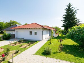 Exterior - Beautiful private villa for 8 guests with WIFI, A/C, TV and terrace (Balatonfüred)