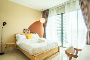 Deluxe Apartment, 1 Queen Bed, Non Smoking, City View
