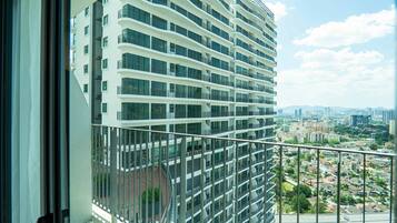 Deluxe Apartment, 1 Queen Bed, Non Smoking, City View | Terrace/patio
