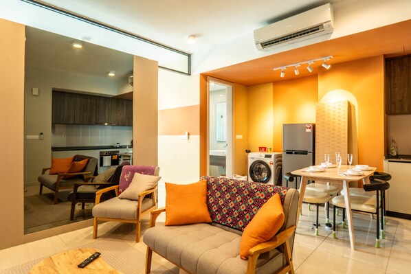 Deluxe Apartment | Living area