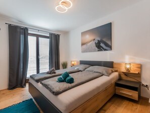 2 bedrooms, free WiFi - Lovely apartment for 4 people with WIFI, TV, balcony and panoramic view (Taxenbach)