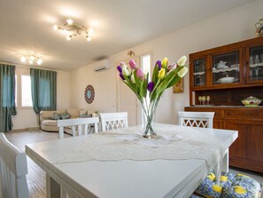 Dining - Wonderful  villa for 5 guests with A/C, WIFI, TV, patio and pets allowed (Bientina)
