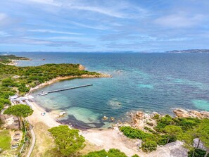 Beach - Stunning private villa for 7 guests with WIFI, TV, terrace and pets allowed (Santa Teresa Gallura)