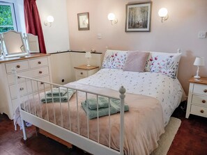 1 chambre, fer et planche à repasser, lit parapluie, accès Internet