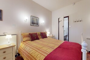 1 bedroom, iron/ironing board, travel cot, Internet