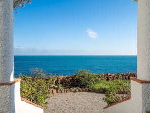 Property grounds - Stunning private villa for 8 guests with WIFI, A/C, TV and terrace (Saint-raphaël)