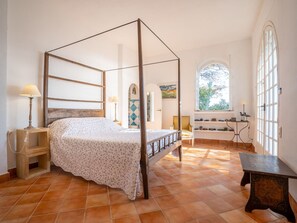 4 bedrooms, travel crib, free WiFi - Stunning private villa for 8 guests with WIFI, A/C, TV and terrace (Saint-raphaël)