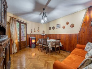 Interior - Nice apartment for 4 people with WIFI, TV, patio and pets allowed (Limone Piemonte)