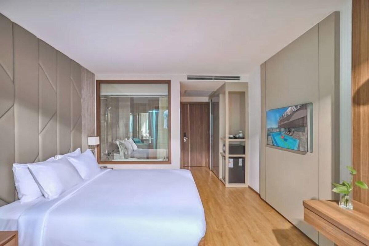 Down duvets, minibar, in-room safe, desk