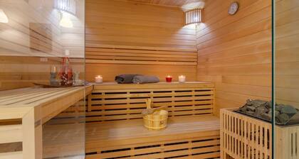 Beautiful private villa for 12 people with private pool, hot tub, TV and terrace