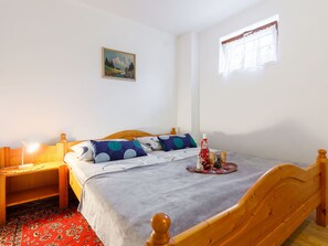 6 bedrooms, travel cot, bed sheets - Wonderful private villa for 12 guests with private pool, hot tub, TV and terrace (Marcali)