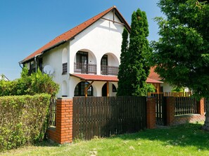 Exterior - Wonderful private villa for 12 guests with private pool, hot tub, TV and terrace (Marcali)
