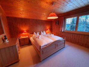 2 Schlafzimmer, Reisekinderbett, kostenloses WLAN, Bettwäsche