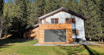 Confortable appartement pour 5 personnes avec WIFI, TV, balcon et animaux admis