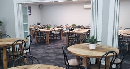 Commercial Hotel Young