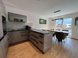Oven, dishwasher, toaster
