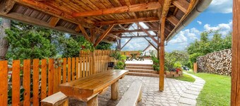 Stunning private villa with WIFI, private pool, TV, terrace, pets allowed and panoramic view