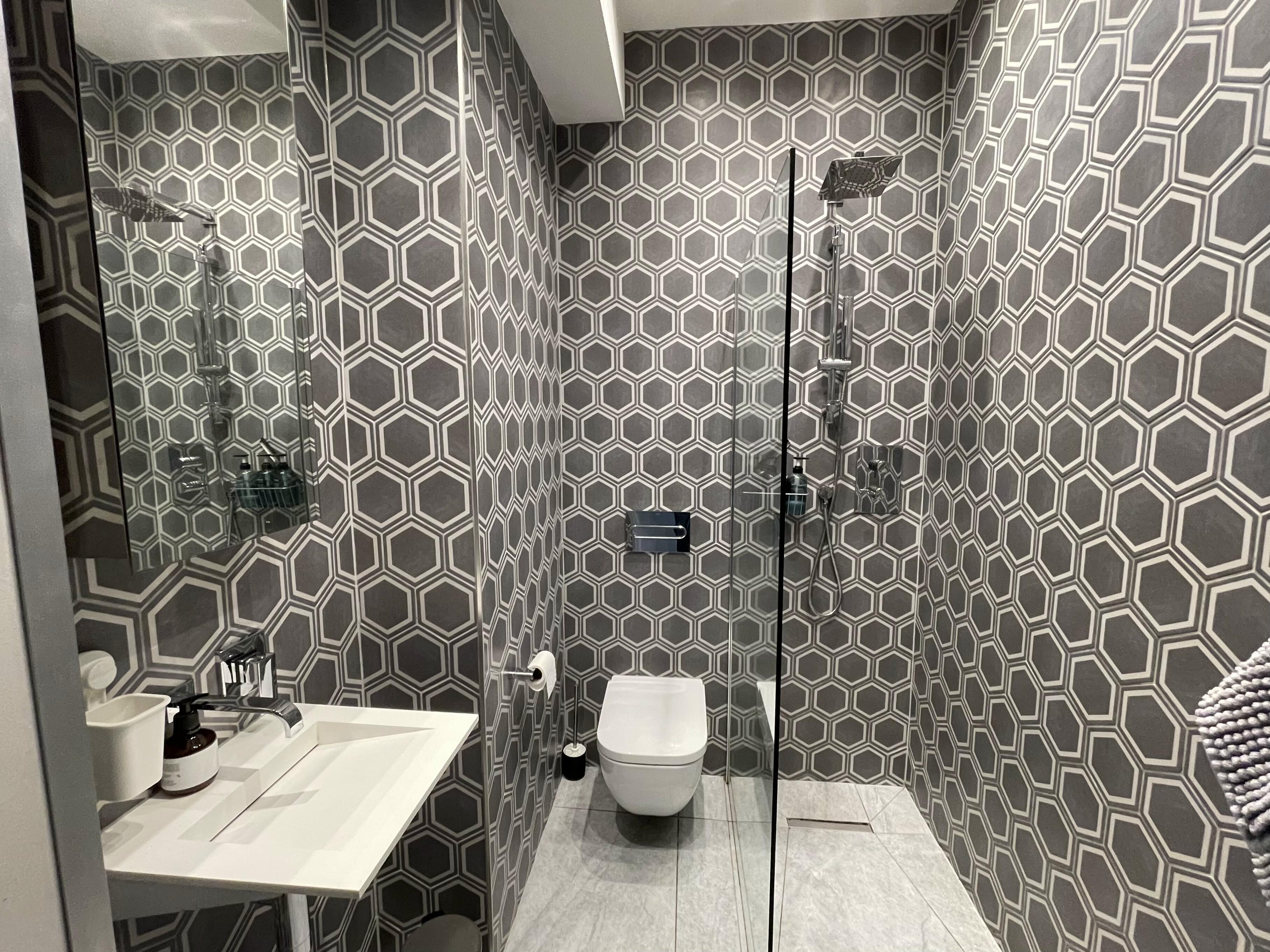 Shower, towels