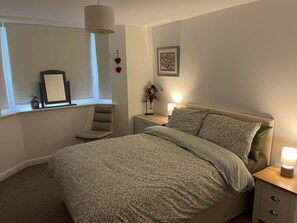 2 quartos, ferros/tábuas de passar roupa, Wi-Fi, roupa de cama