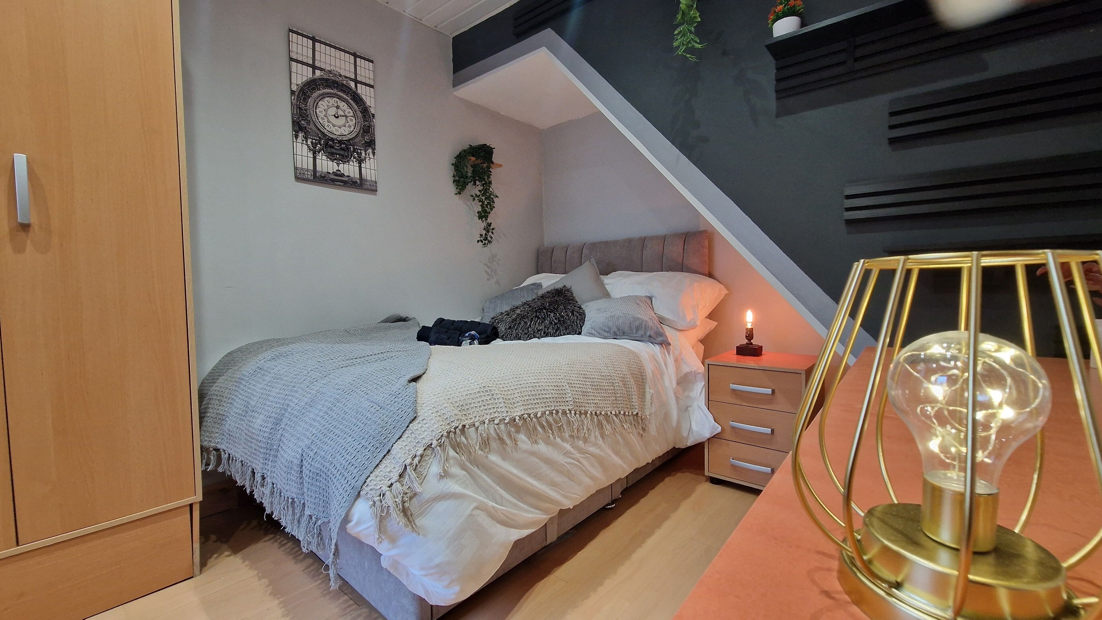 5 chambres, fer et planche à repasser, Wi-Fi, draps fournis