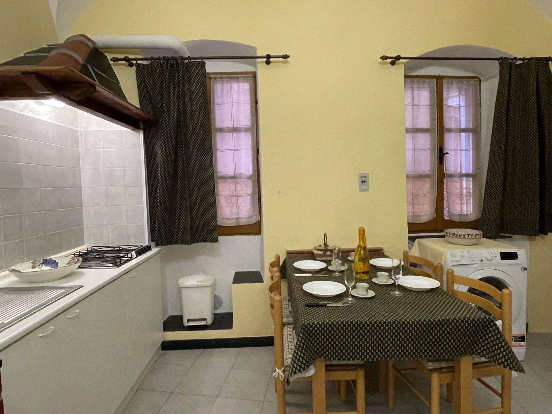 Brødrister og spisebord