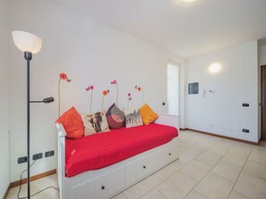 2 bedrooms, iron/ironing board, free WiFi