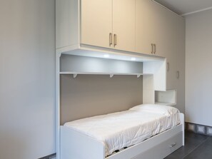 2 soverom, strykejern/-brett, reiseseng for barn og wi-fi (inkludert)