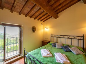 13 bedrooms, travel cot, free WiFi