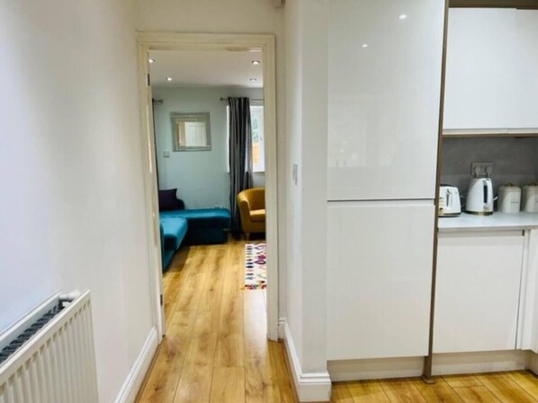 Interior - 4 Bed House - Sleeps 9 - Garden - Parking - Wifi (Birmingham)