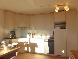 Oven, dishwasher, highchair