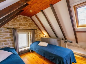 2 bedrooms, bed sheets