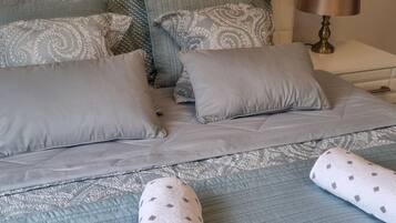 2 bedrooms, iron/ironing board, WiFi, bed sheets