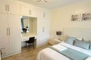 2 habitaciones, tabla de planchar con plancha, wifi y ropa de cama 