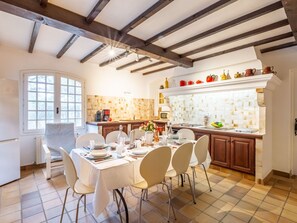 Dining - Beautiful apartment for 8 guests with pool, WIFI, TV, patio and pets allowed (Fréjus)