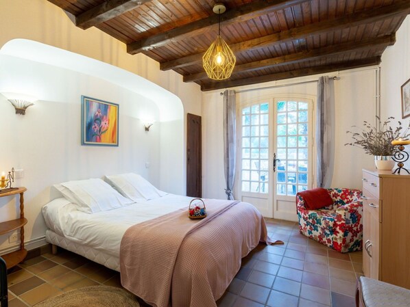 4 camere, culla da viaggio, Wi-Fi gratuito, lenzuola