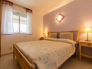 2 bedrooms, travel crib, free WiFi