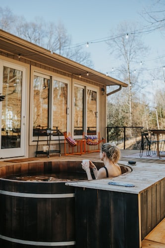 Voted BEST Vacation Rental > Hot Tub + the Gunks