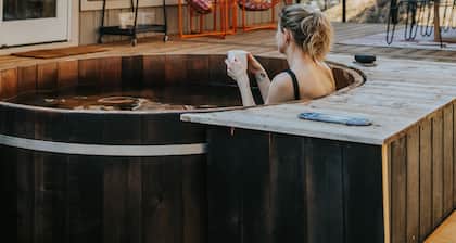 Voted BEST Vacation Rental > Hot Tub + the Gunks