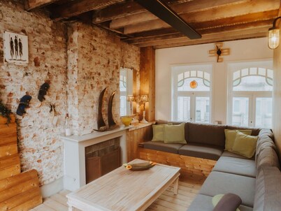 Beautiful private villa for 12 people with WIFI, TV and patio