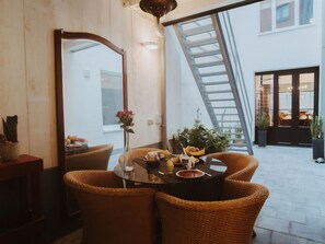 Dining - Wonderful private villa for 12 guests with WIFI, TV and patio (Blankenberge)